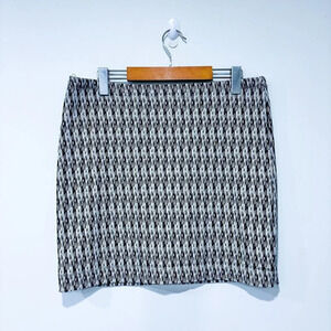 YEST White  and black stretch skirt